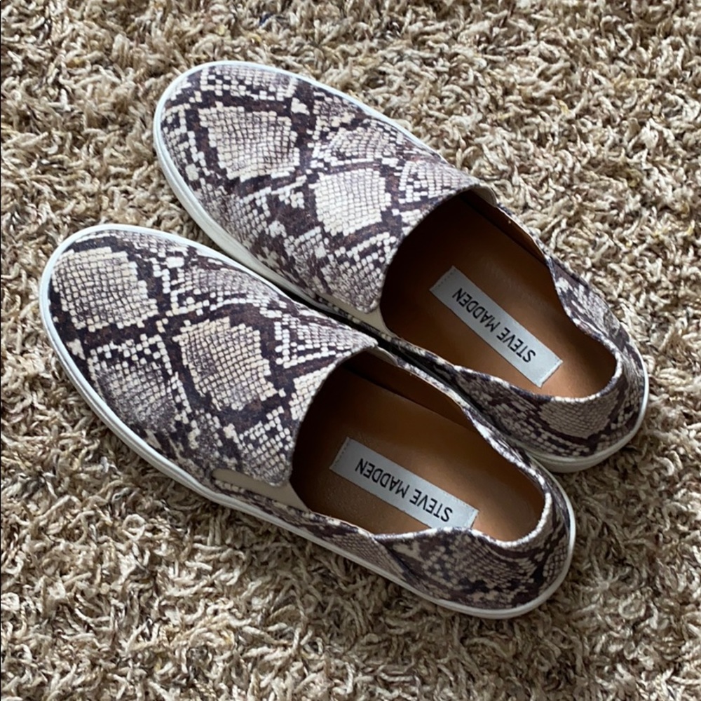 Steve Madden slip on